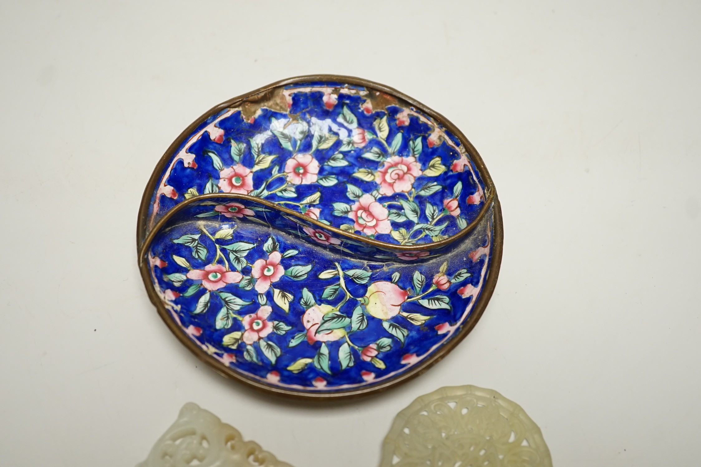 A Chinese pale celadon jade pendant, 4.6cm, a bowenite jade disc and a Canton enamel dish